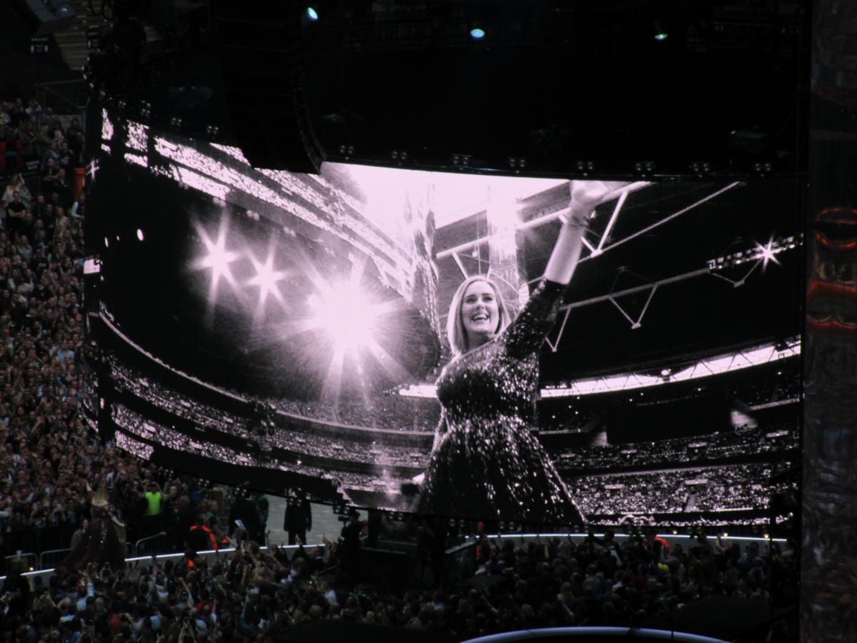 Adele entering Wembley Stadium. Jess Holt. Kettle Mag.